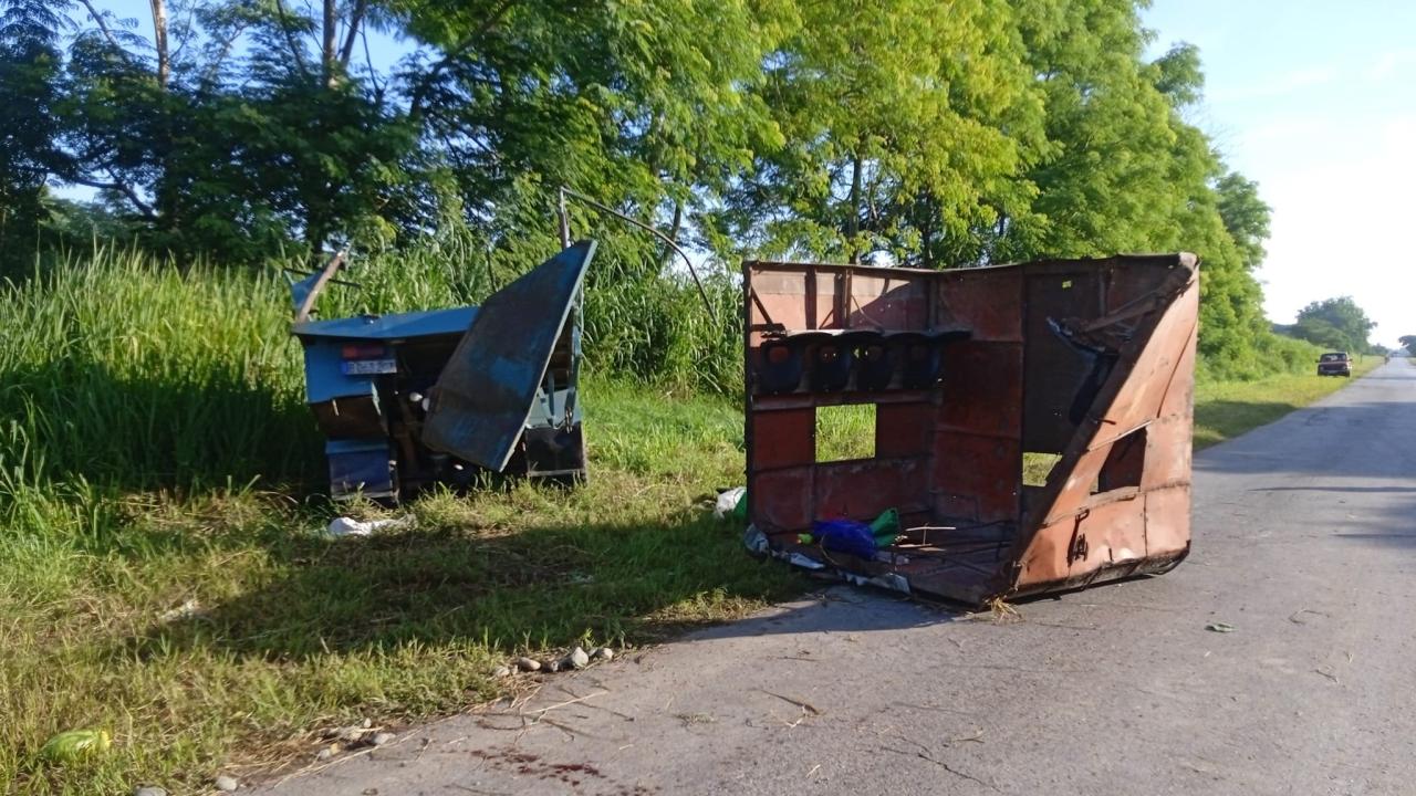 Condiciones en que quedó el camión accidentado en Granma.