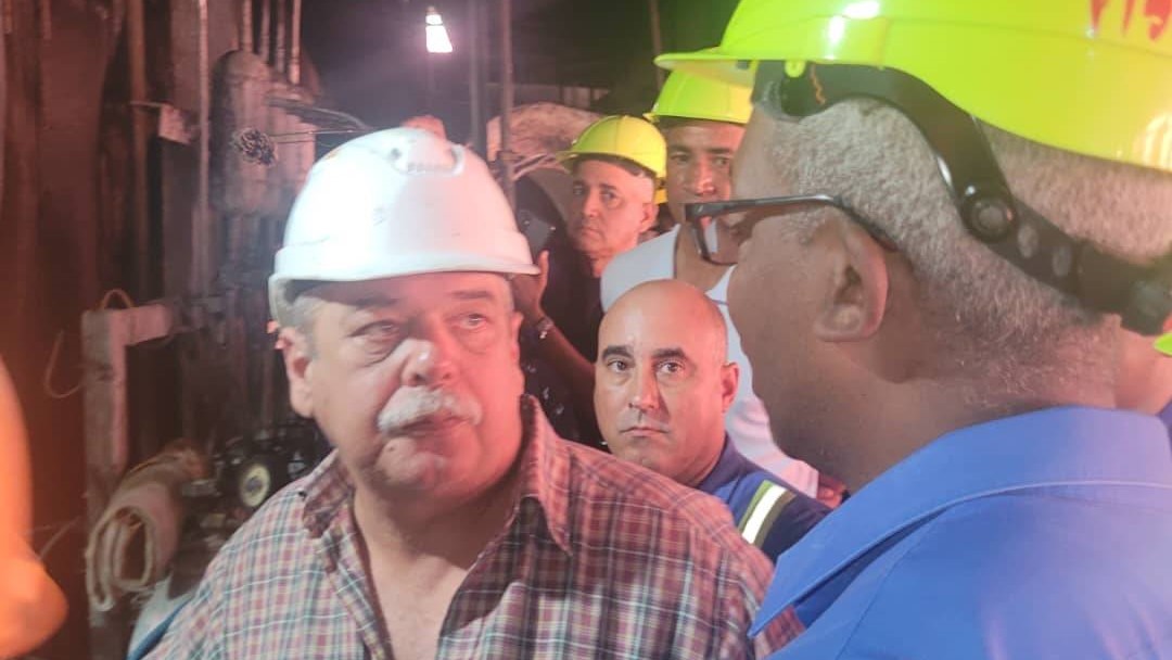 El ministro de Energía y Minas, Vicente de la O Levy en Felton, Holguín.