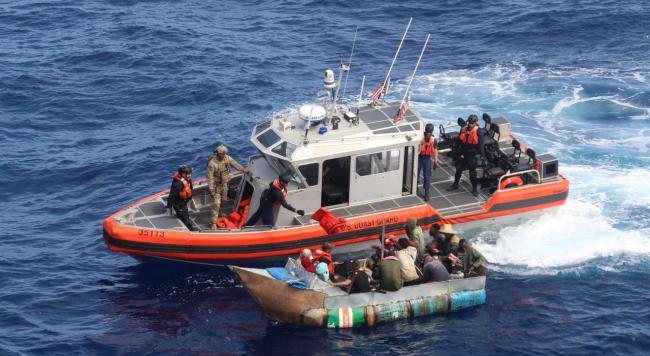 Balseros cubanos interceptados por la Guardia Costera de EEUU.