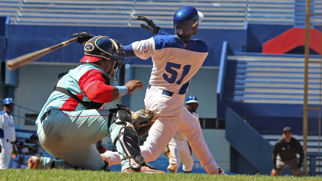 Un juego de béisbol en Cuba.