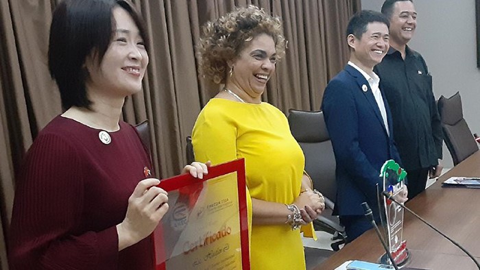 Firma del acuerdo entre el Parque Industrial China-Latinoamérica y el Gobierno de Camagüey 