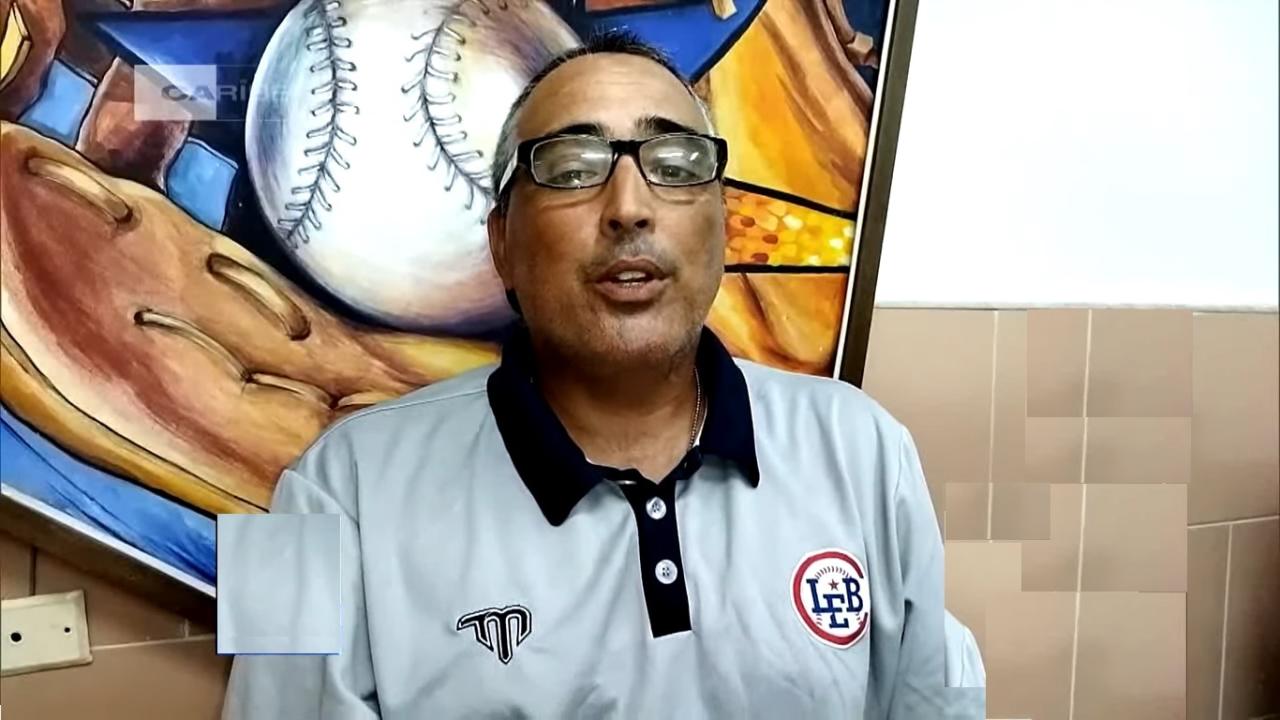 Jefe técnico de la Comisión Nacional de Béisbol, Ricardo Eizmendiz. Captura de pantalla.