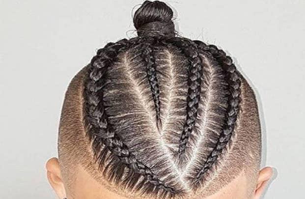 Trenzas en cabeza de hombre.