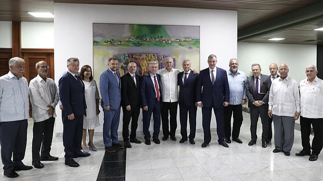 Dirigentes de Cuba y Rusia en el Palacio de la Revolución de La Habana.