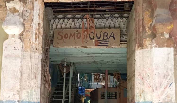 Entrada de un solar de La Habana.