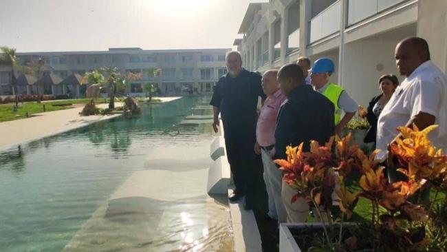 Manuel Marrero visita el Hotel Meliá Trinidad Península.