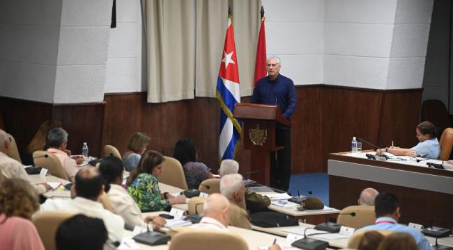 Miguel Díaz-Canel en la clausura del VIII Pleno del PCC.