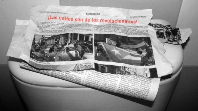 Ejemplares de la prensa oficial con su versión de las protestas del 11J.