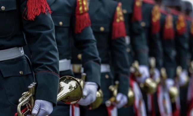 Preparativos para un desfile militar.