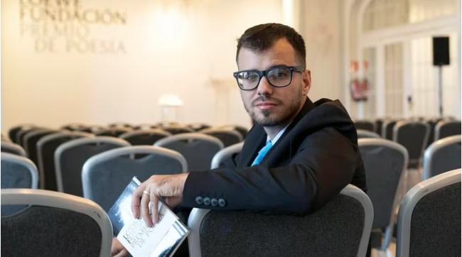 Reinel Pérez Ventura, antes de recibir el premio Loewe de Poesía.