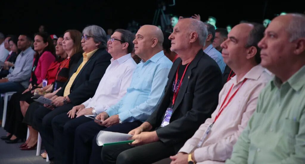 Ricardo Ronquillo (tercero desde izq.) en la inauguración del Coloquio Internacional Patria.