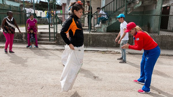 Actividades en un barrio cubano, conocidas como "plan de la calle".