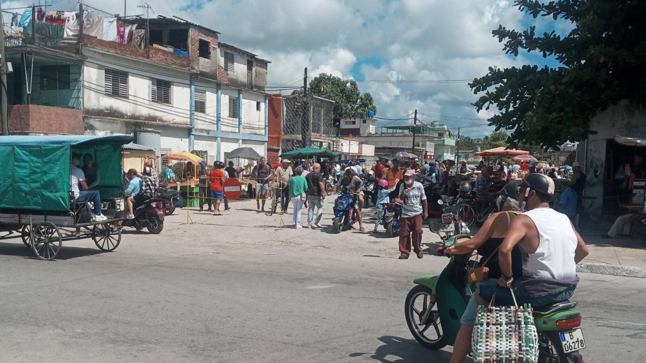 Feria agropecuaria en la zona de la Carretera de Camajuaní, en Santa Clara.