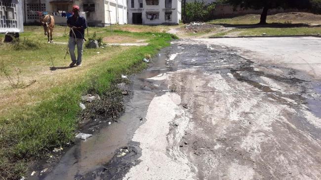 Salidero de agua en Santiago de Cuba.