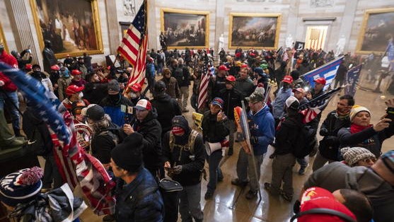 Manifestantes en el interior del Capitolio.