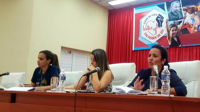 Aylín Álvarez García junto a otras dirigentes de la UJC en Ciego de Ávila.