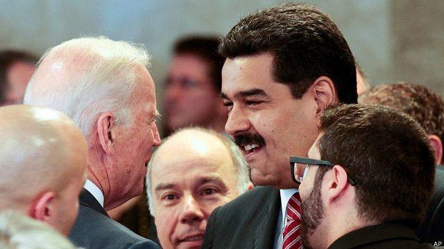 Joe Biden y Nicolás Maduro, Brasil, 2015.