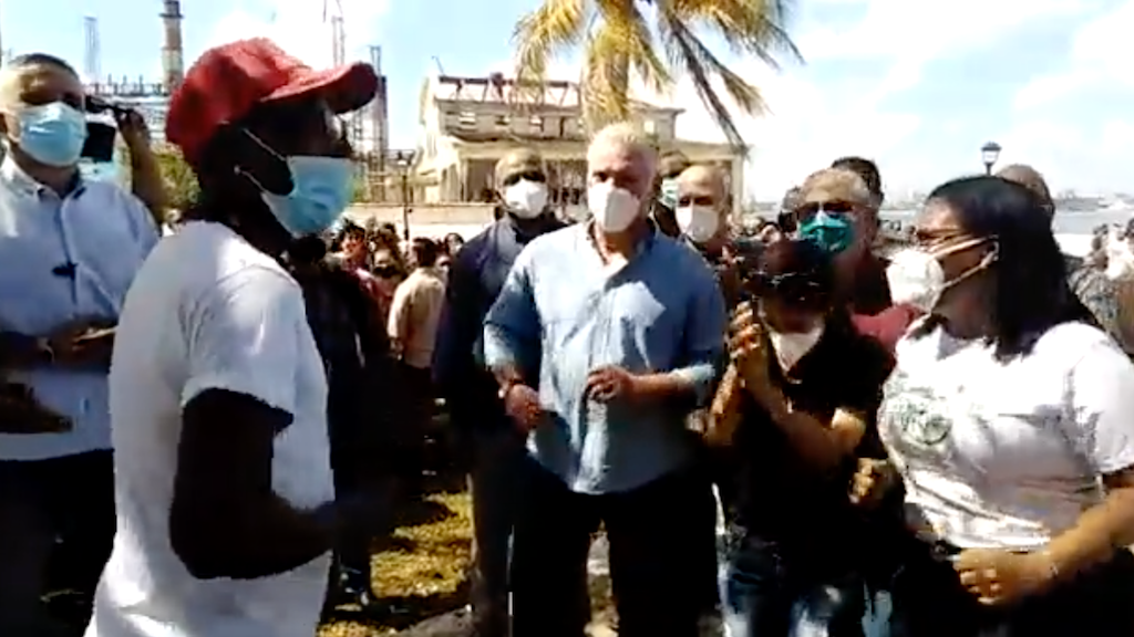 Miguel Díaz-Canel bailando en Regla.