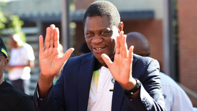 Paul Mashatile, vicepresidente de Sudáfrica.